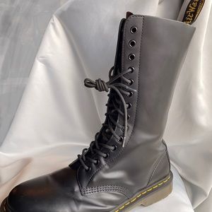 Dr Martens tall 14 eye Black Boots 11 men’s no visible wear, like new condition